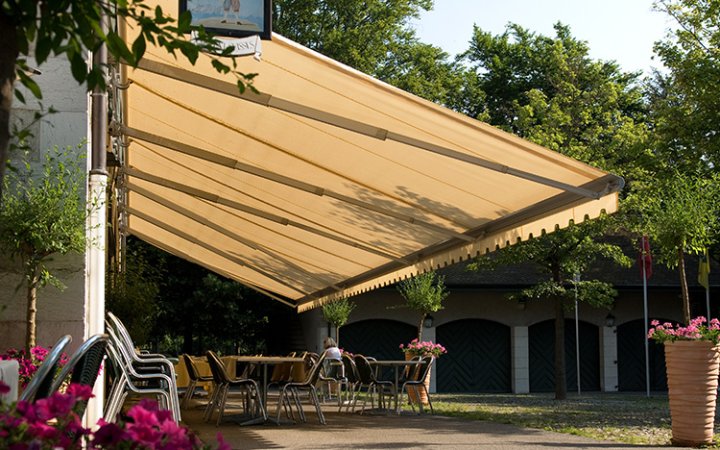 Textile Beschattungen/Markisen - Gelenkarm/Teleskopmarkisen Jumbo